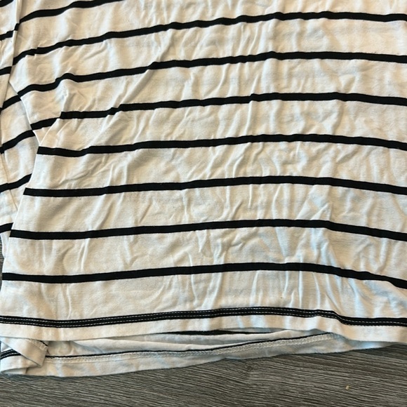 EUC A New Day Black & White Striped T Shirt Scoop Neck Size Meium - Picture 4 of 6